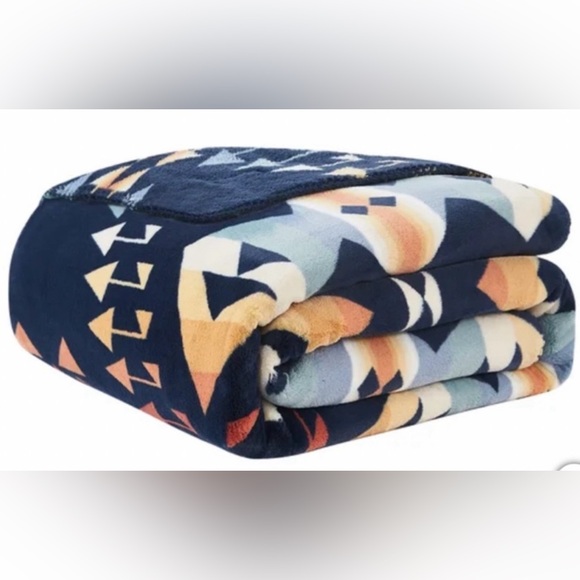 Pendleton “Big Thunder” Soft Throw Blanket - Picture 4 of 6